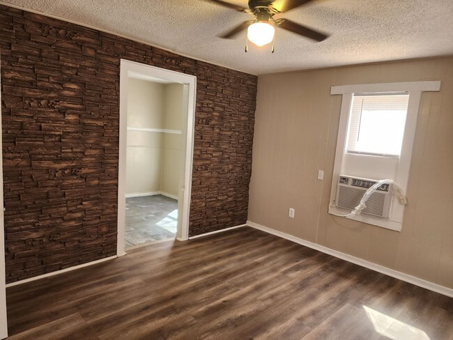 Photo - 213 W 9th St