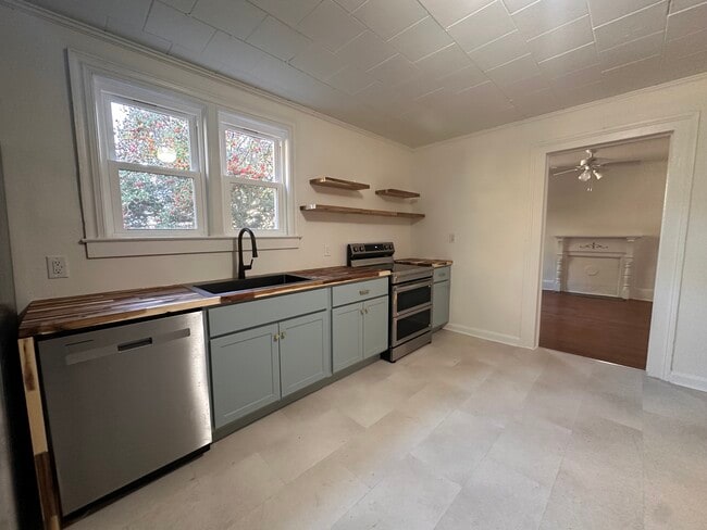 Photo - 805 N Buchanan Blvd