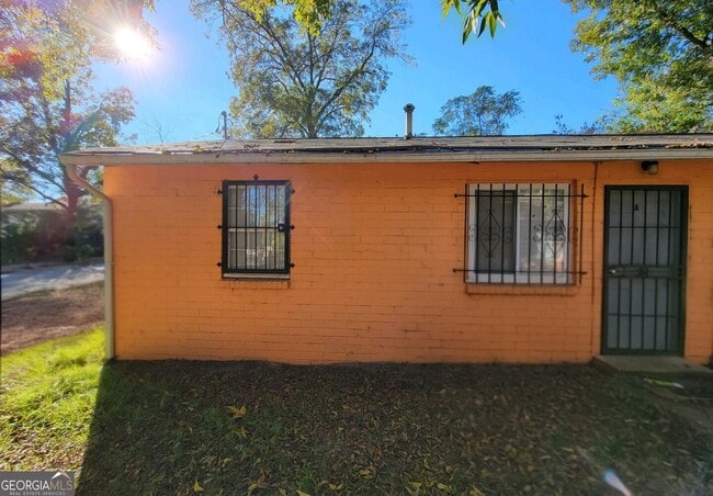 Building Photo - 1347 E Washington Rd