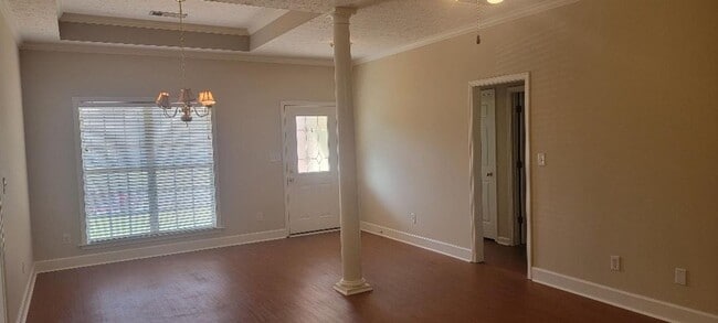 Photo - AVAILABLE NOW - CALL US FOR A SHOWING!