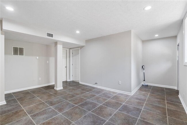 Photo - 1447 Southland Vista Ct NE