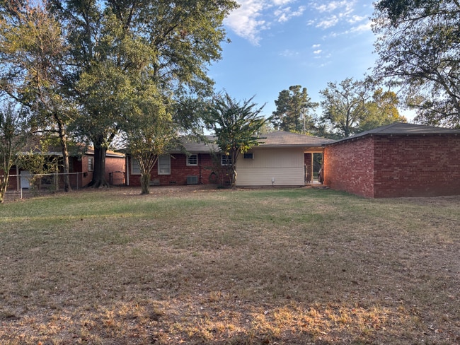 Photo - 1300 E Hankerson St