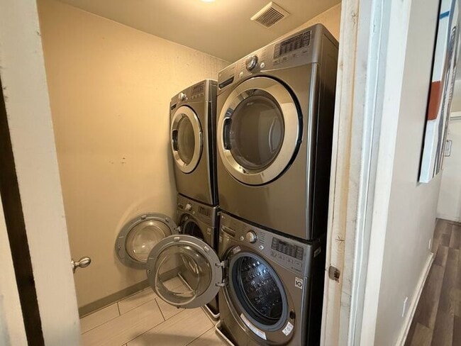 Photo - 527 Nevada St