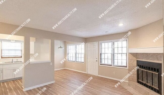 Photo - Beautiful and Spacious Townhome in LAWRENCE-Available in MAY!!