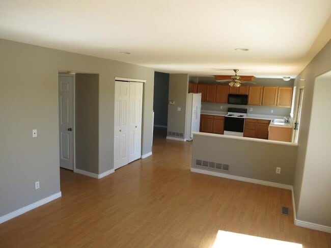 Photo - 3 bedroom / 3 bathroom / 3 car garage!