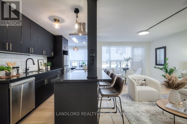 Photo - 420 Eglinton Ave E Unit 303