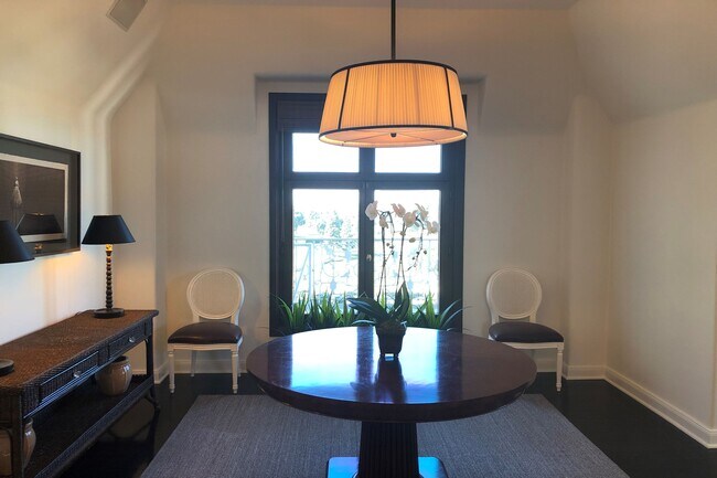 Photo - 316 N Rossmore Ave