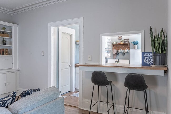 Building Photo - 5651 Ridge Ave Unit ID1384097P