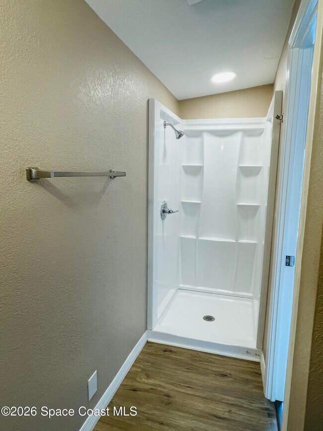 Photo - 2508 Chatham Way NE