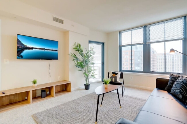 Photo - 550 14th St S Unidad FL15-ID1022440P