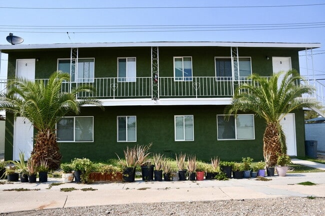 Building Photo - Freshly Painted 2-Bed with Full Utilities,... Unit A Rental