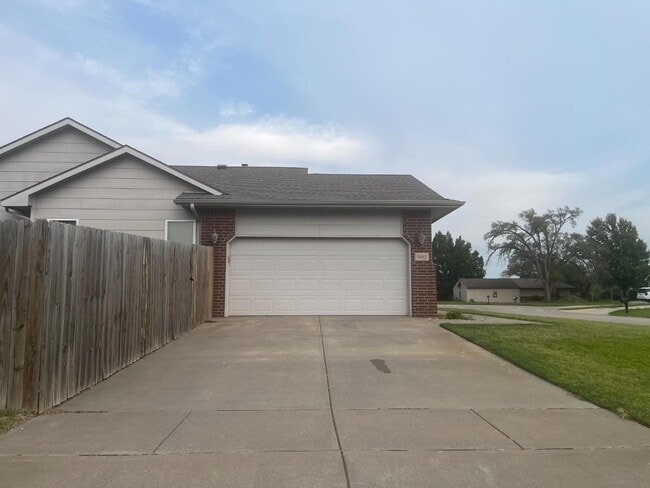 5402 S Victoria Ct