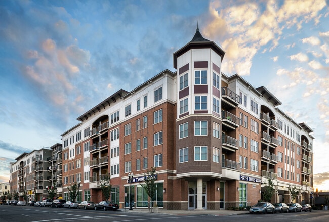 Building Photo - Views On Vine Rental