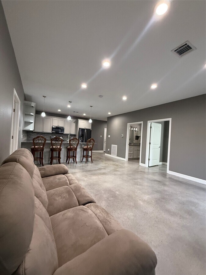 Photo - 17980 FM 2090