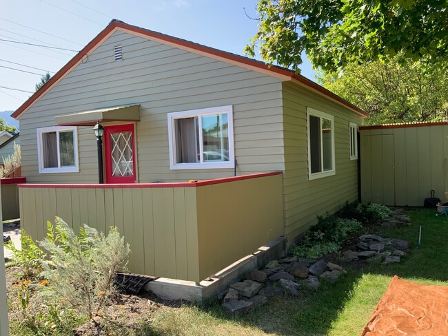 Building Photo - PLY526 Unit 526 1/2