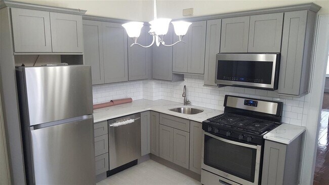 Building Photo - 106 Bowers St Unit 3 Rental