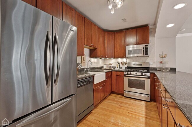 Photo - 1426 N Orleans St Unit 203