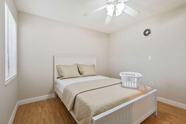 Photo - 333 SE Martin Ave Unit 2-1