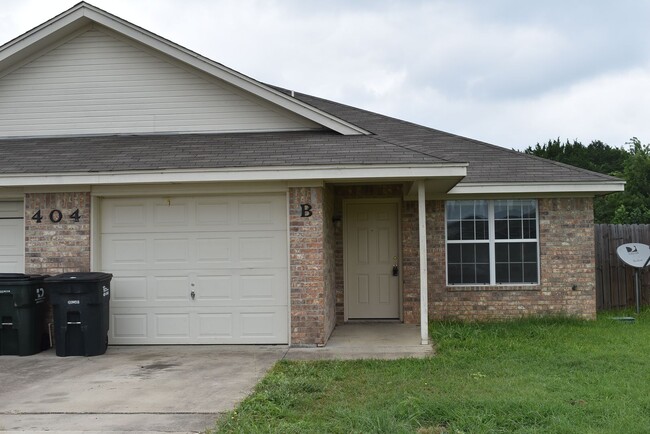 Building Photo - 404 Dale Ave Unit B-STILL OCCUPIED BY RESIDENT