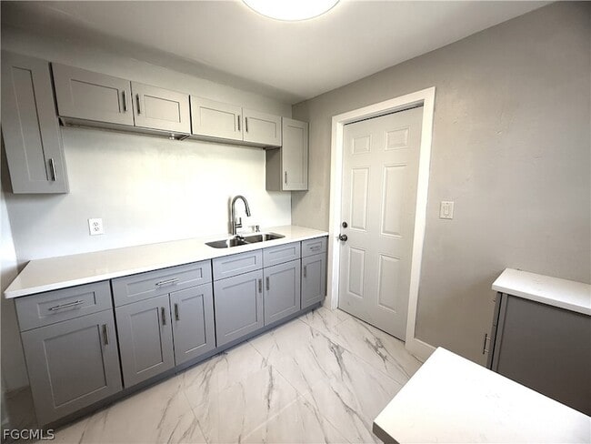 Photo - 3350 Apache St