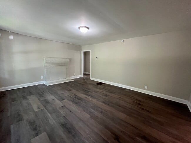 Photo - 3905 Robinson Rd