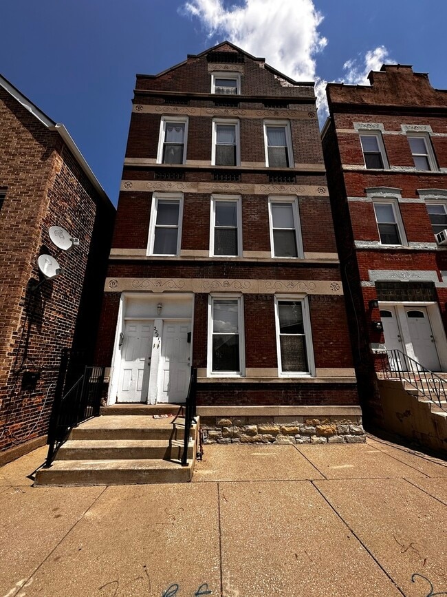 Building Photo - 3221 S May St