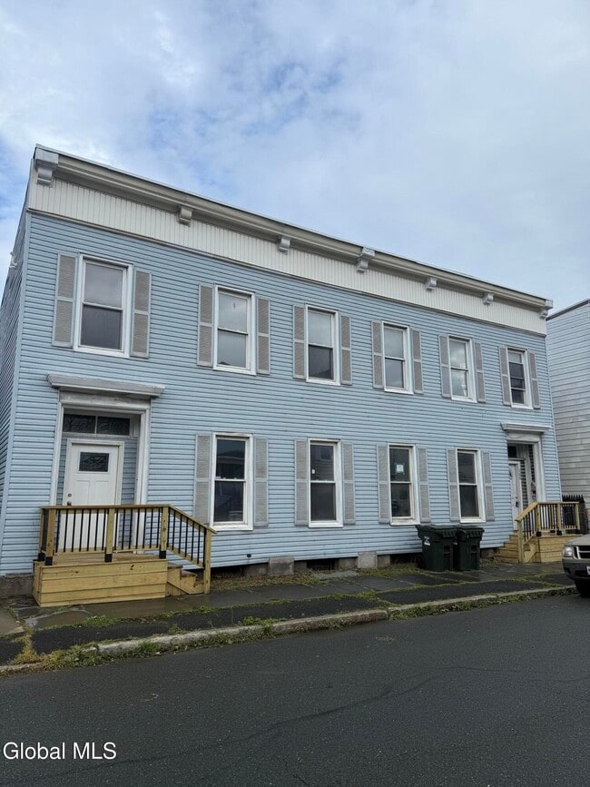 Building Photo - 104 George St Unit 2