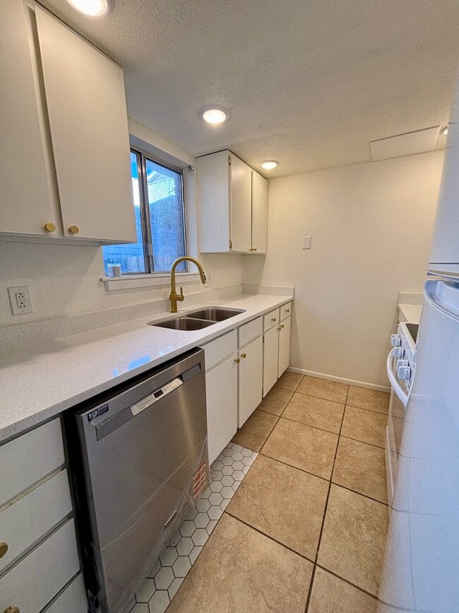 Building Photo - Windsor Unit 2289  1