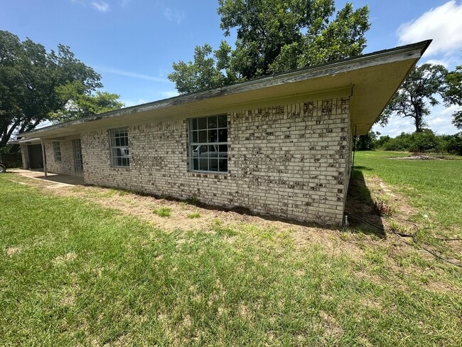 Photo - 5252 FM 1795