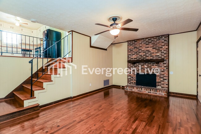 Photo - 4012 St John Ln NW