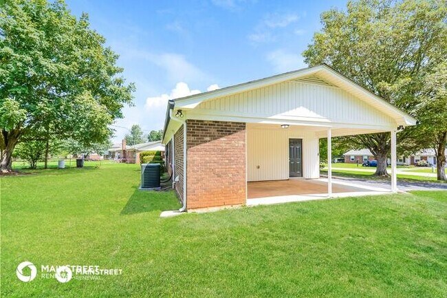 Photo - 2350 Swindon Ln, Kernersville, NC 27284