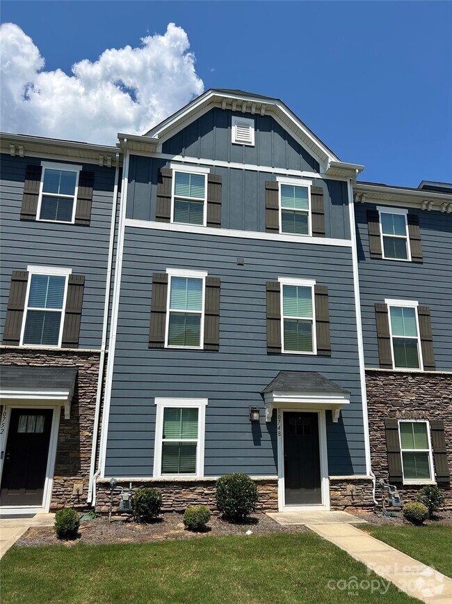 Building Photo - 10748 Overlook Mountain Dr Rental