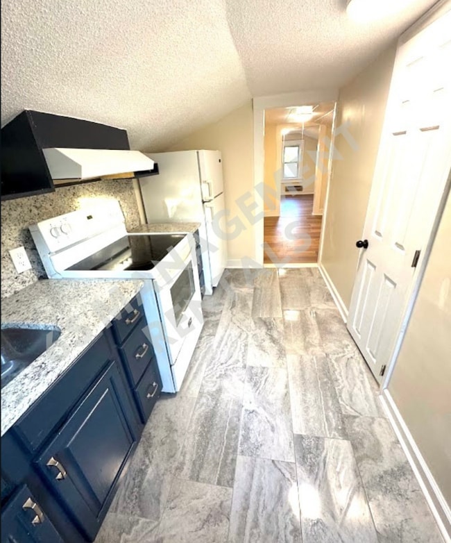 Building Photo - 1100 Harrison Ave Unit 2