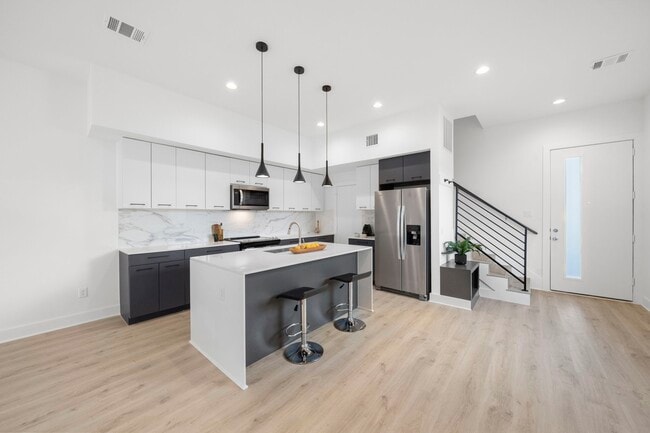 Photo - 1512 Barbee St