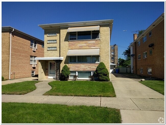 Building Photo - 8406 W Berwyn Ave Unit 2 Rental
