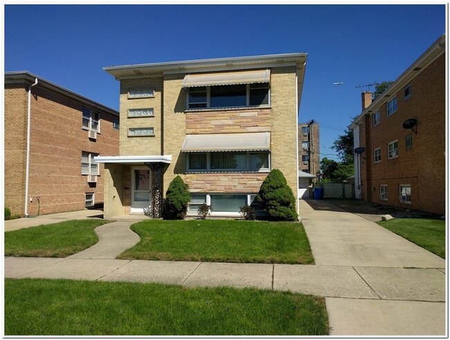 Photo - 8406 W Berwyn Ave Apartment Unit 2