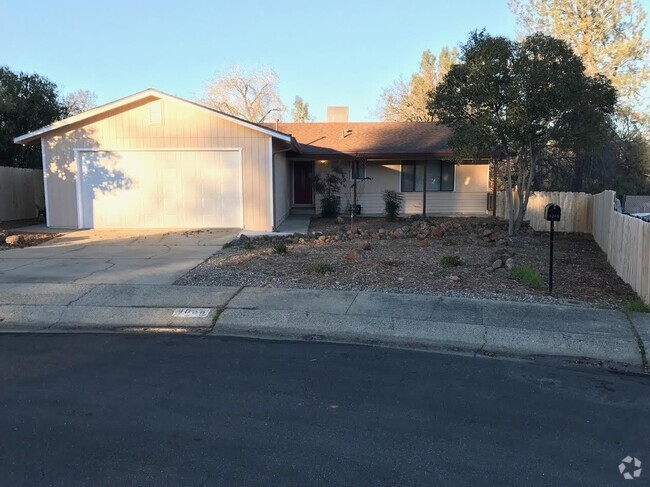 Building Photo - Great Home On The West Side Of Town