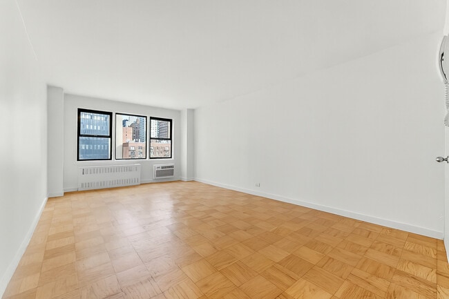 Photo - 303 E 56th St