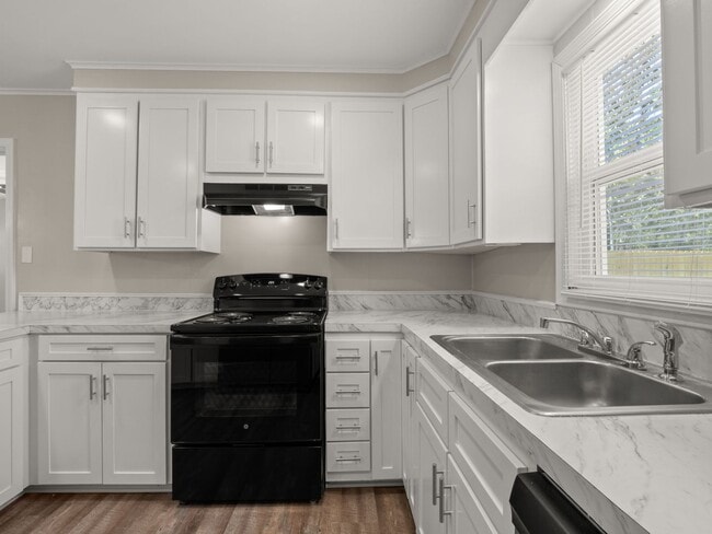 Photo - 411 Allen St