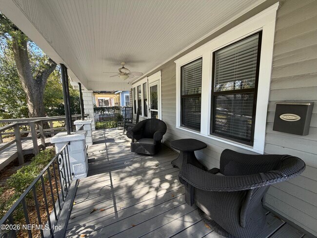 Photo - 2333 Gilmore St