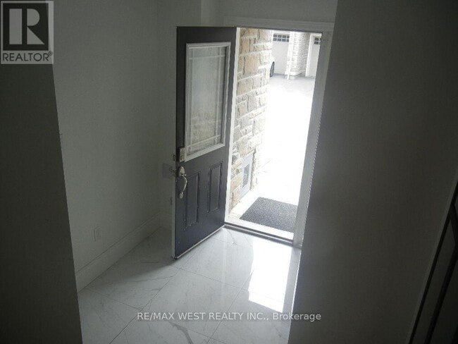 Photo - 12 Waterstone Way