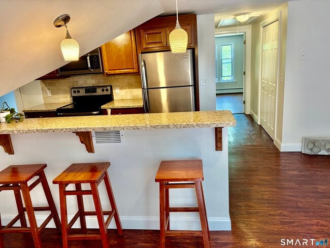 Photo - 37-39-39 Hillside Ave
