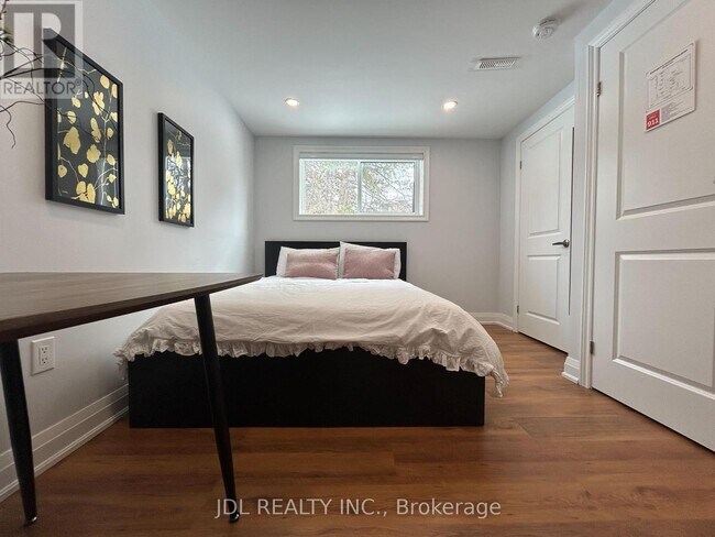 Photo - 973 Willowdale Ave