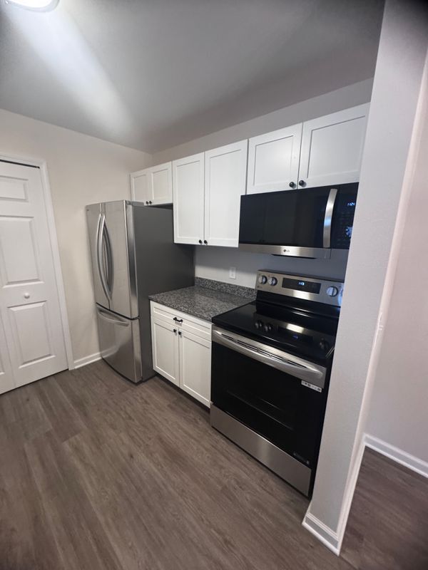 Photo - 14208 Pinehurst Ln Unit 14208