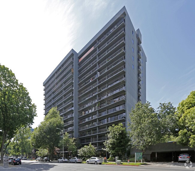 500 N - 500 N St Apartments