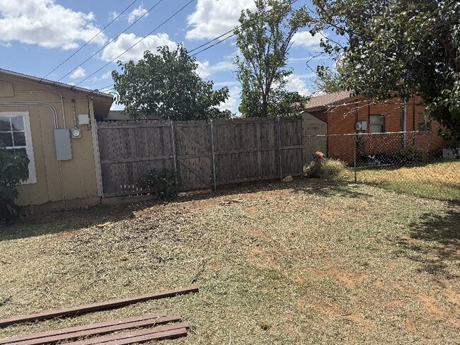 Photo - 912 W 36th St