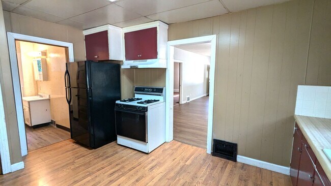 Photo - 1674 Manz St