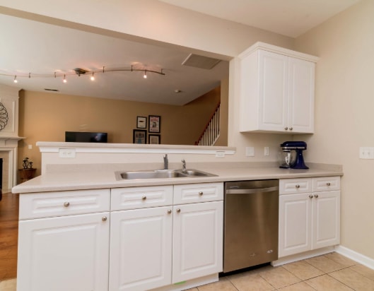 Kitchen open into living room - 217 Brushy Creek Ln Casa