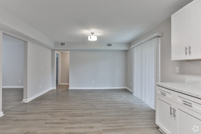 2BR, 2BA - 1,300 SF