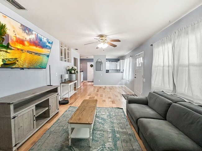 Photo - 10904 Temple Ave